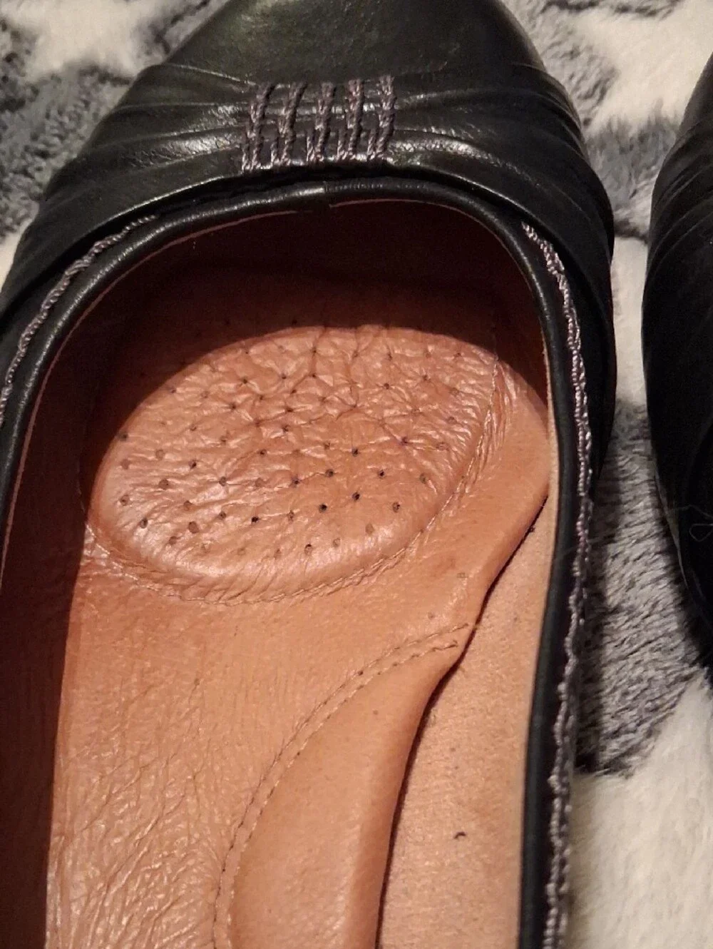 Clarks Black Leather Pleated Flats Pre Owned Size 11 M
